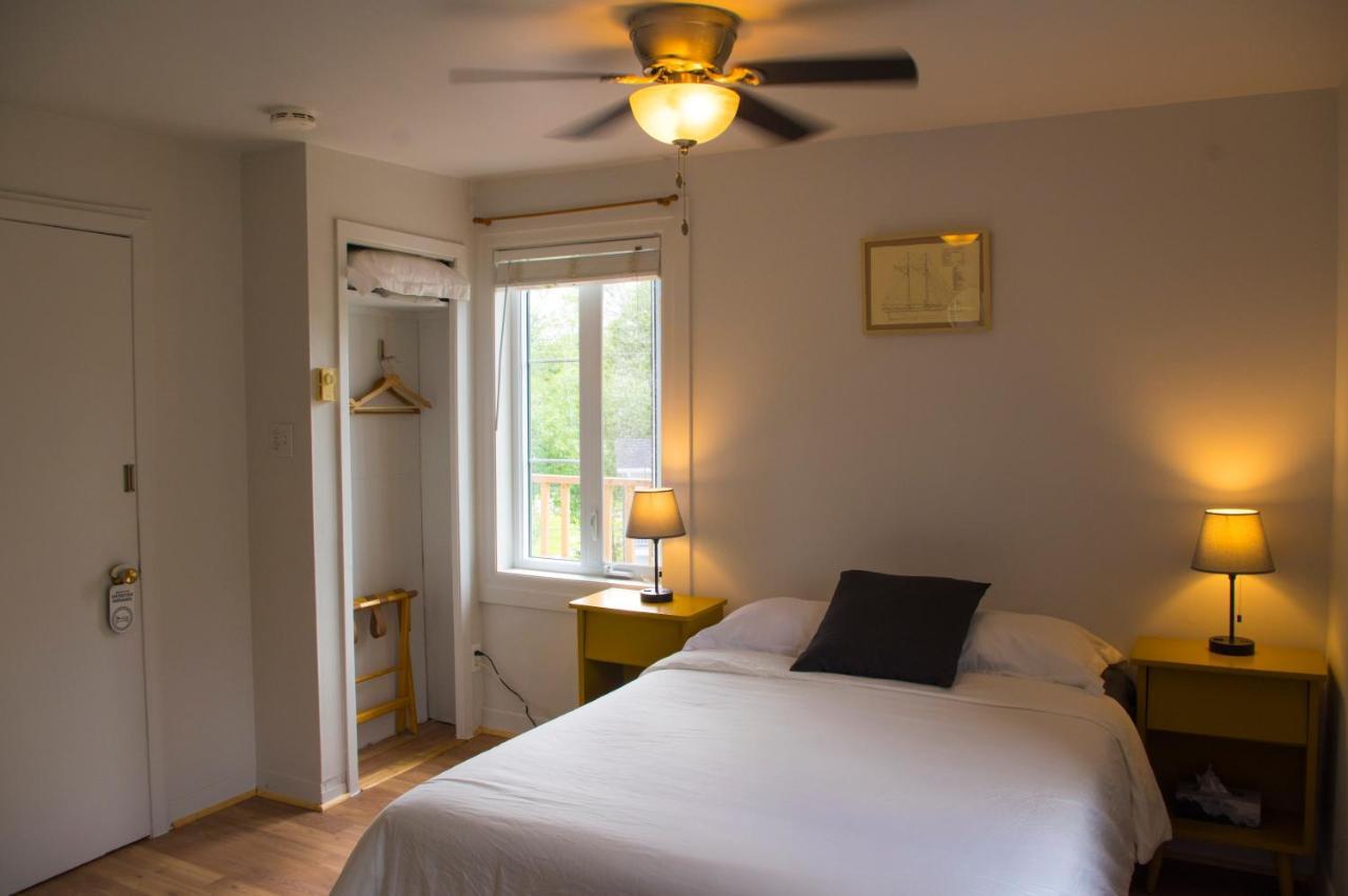 Auberge De La Rive De Charlevoix - Auberge De Jeunesse Familiale Pour Voyageurs De Tous Ages Saint-Joseph-de-la-Rive Dış mekan fotoğraf