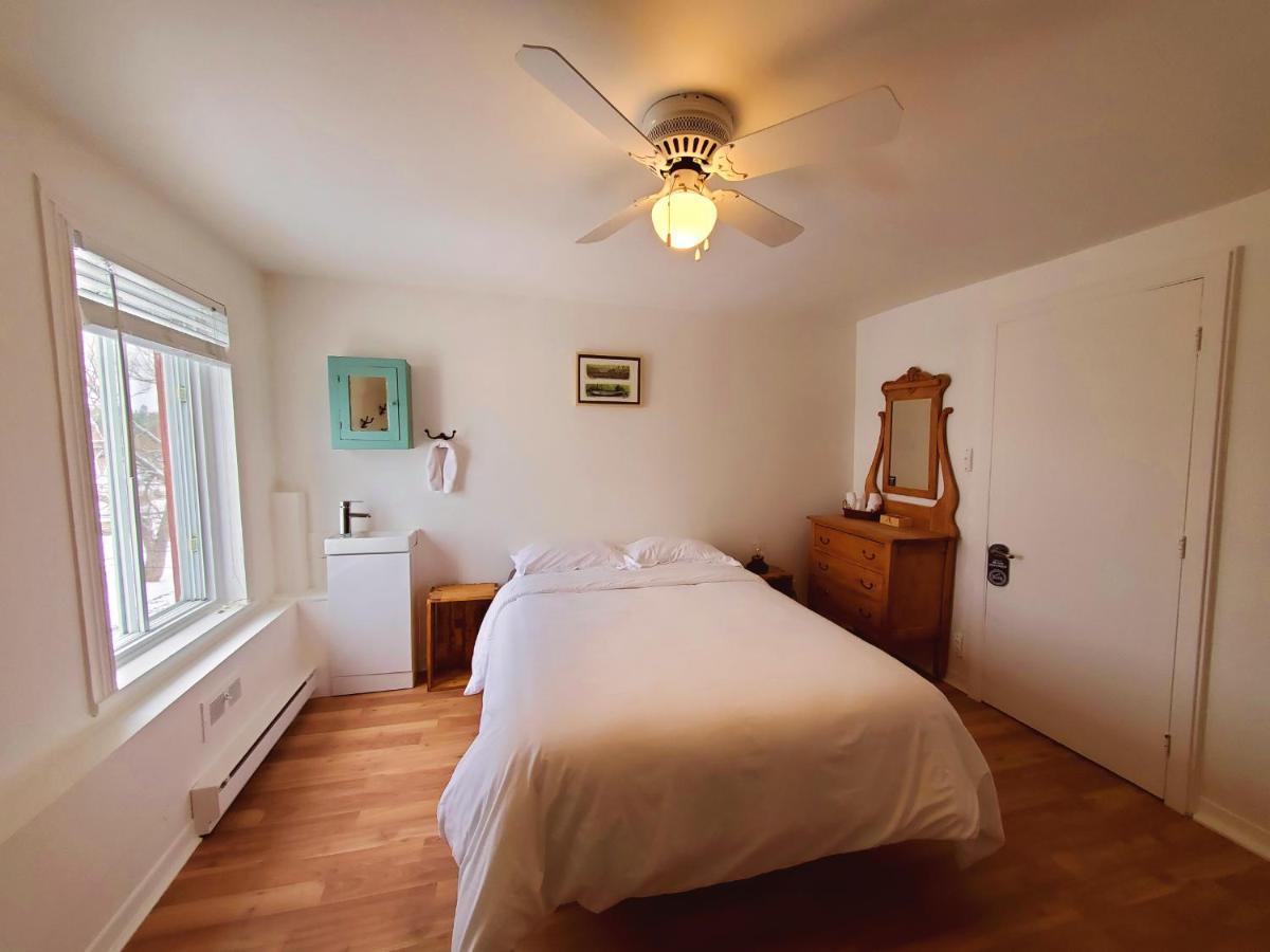 Auberge De La Rive De Charlevoix - Auberge De Jeunesse Familiale Pour Voyageurs De Tous Ages Saint-Joseph-de-la-Rive Dış mekan fotoğraf