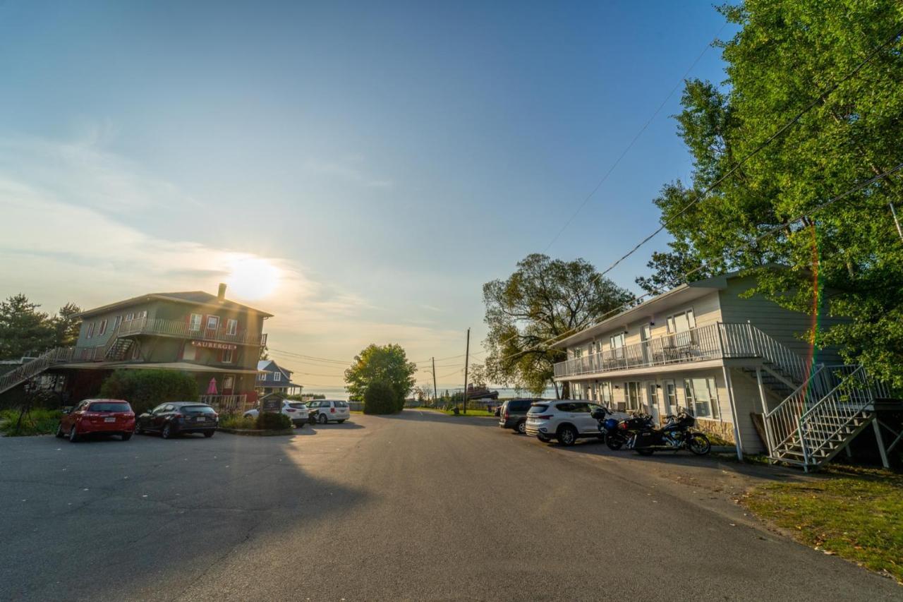 Auberge De La Rive De Charlevoix - Auberge De Jeunesse Familiale Pour Voyageurs De Tous Ages Saint-Joseph-de-la-Rive Dış mekan fotoğraf